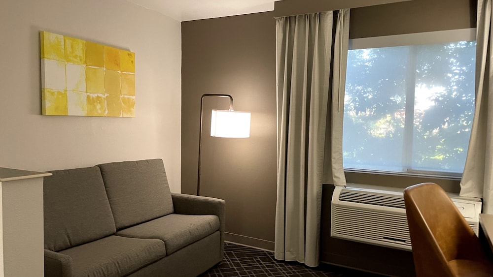 Suite, Multiple Beds, Non Smoking - Photo 3