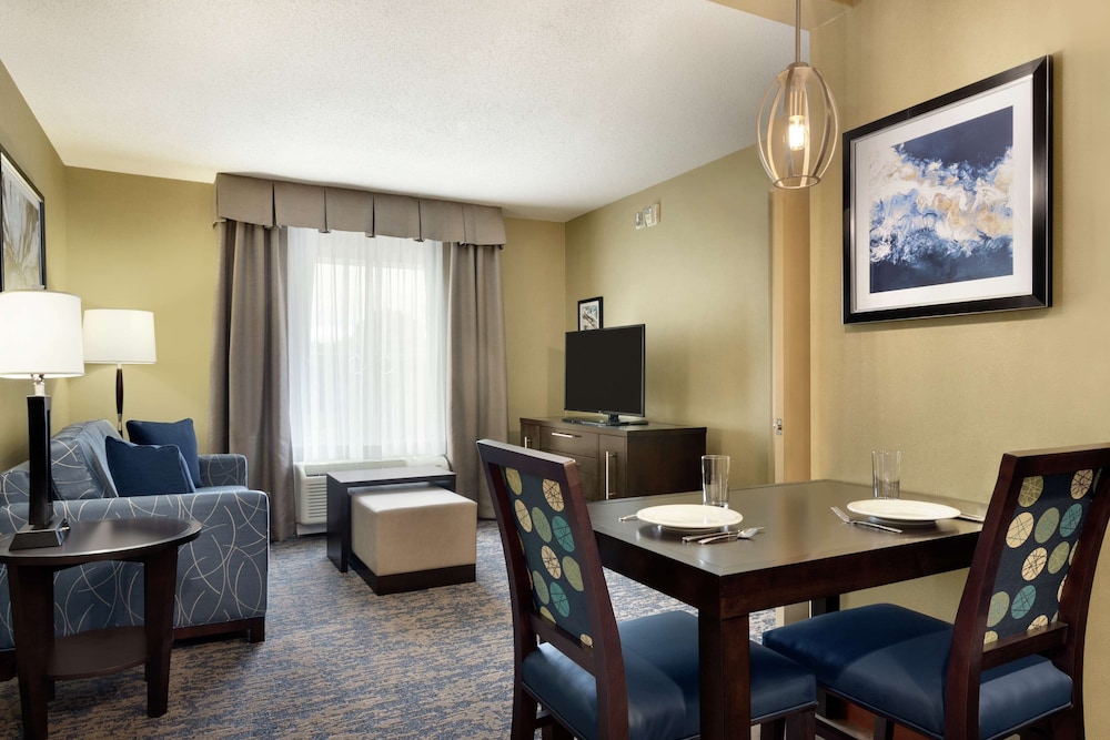 Suite, 1 King Bed, Accessible, Bathtub (Mobility & Hearing) - Photo 2