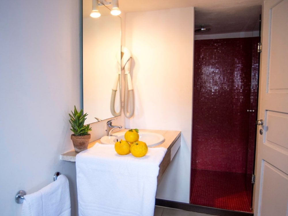 Deluxe Suite, Sea View photo 3