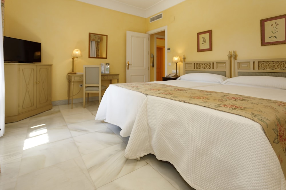 Standard Room (3 Adults) - Photo 1