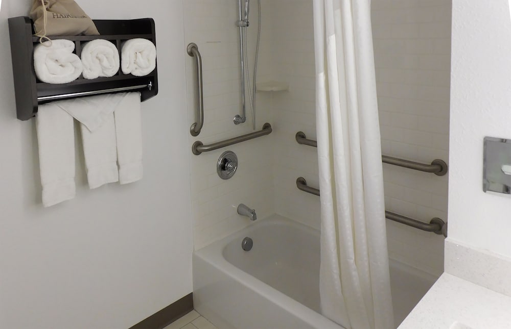Standard Room, 2 Queen Beds, Accessible (Communication, Transfer Shower) - Photo 5