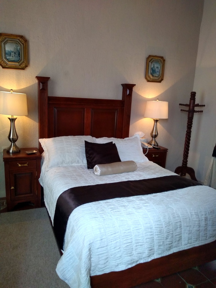 Signature Room, 1 Queen Bed (Gabrielle) photo 2