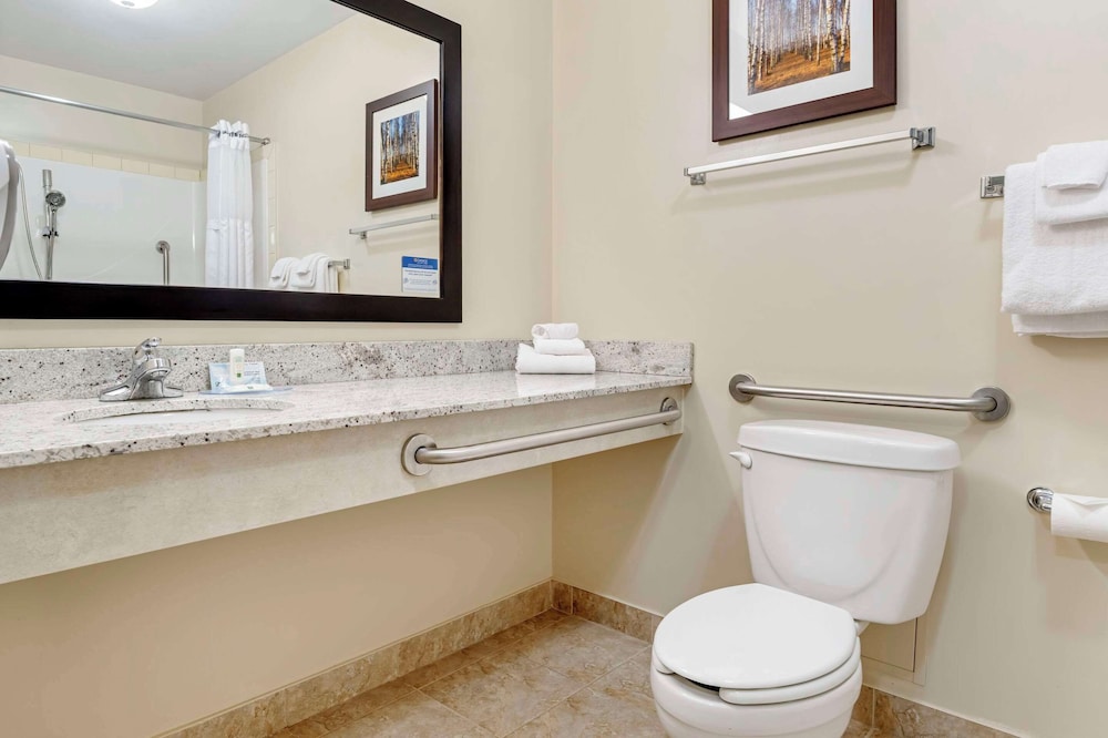 Accessible Queen Room, Non-Smoking - Photo 7