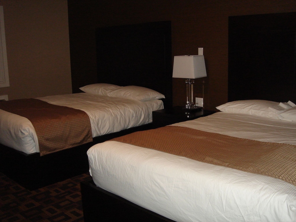 Standard Room, 2 Queen Beds photo 1