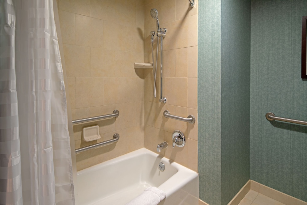 Room, 2 Queen with Sofa Bed, Accessible, Bathtub - Photo 3