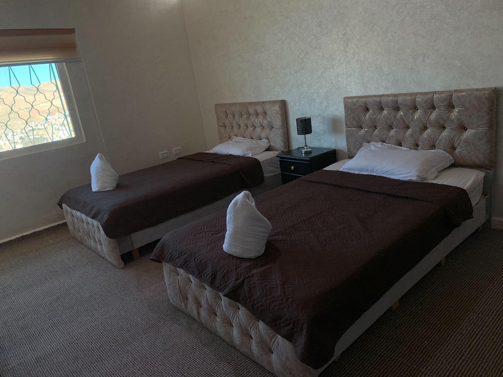 Deluxe Twin Room photo 1