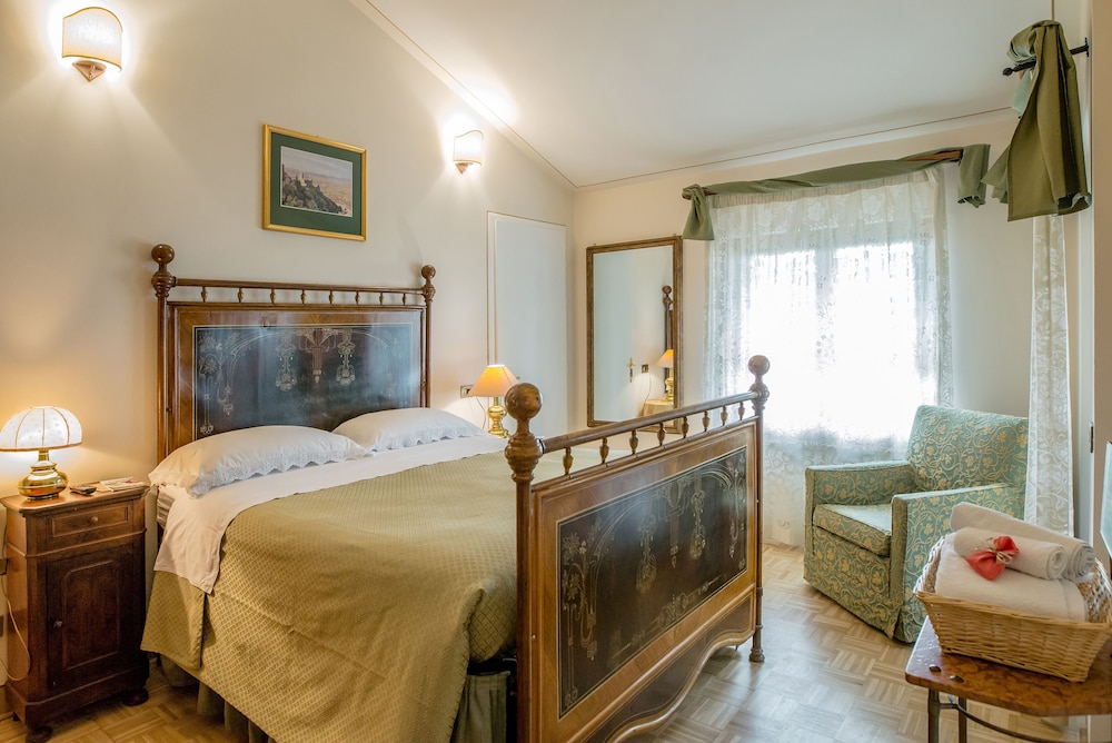 Basic Double Room (La Fontana)