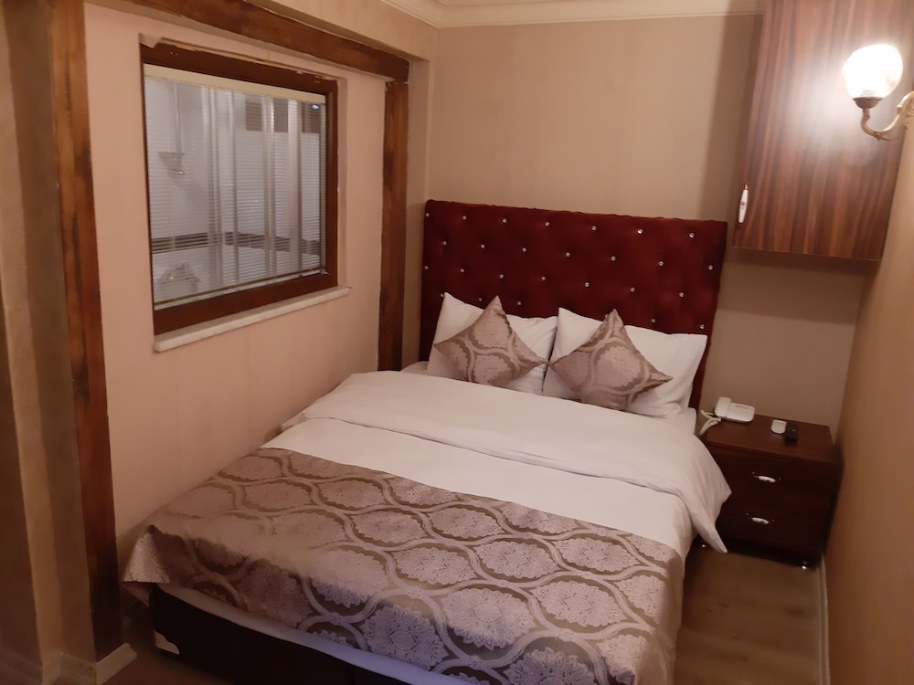 Economy Double Room Single Use, 1 Double Bed, No Windows (Bodrum / Basement) photo 1
