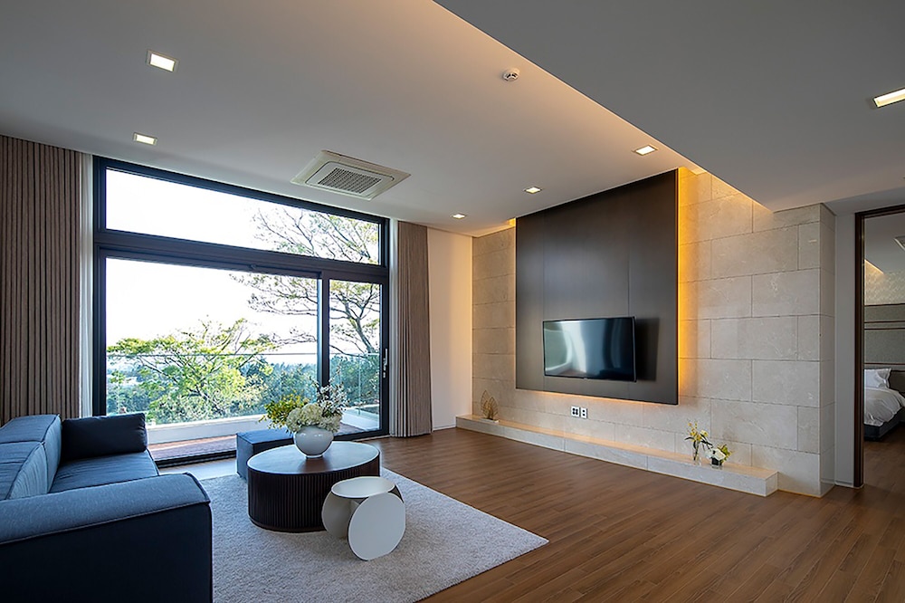 Penthouse A - Photo 10