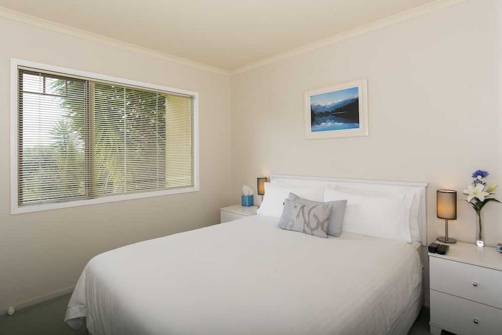 Standard Room, 1 Queen Bed, Ensuite photo 1