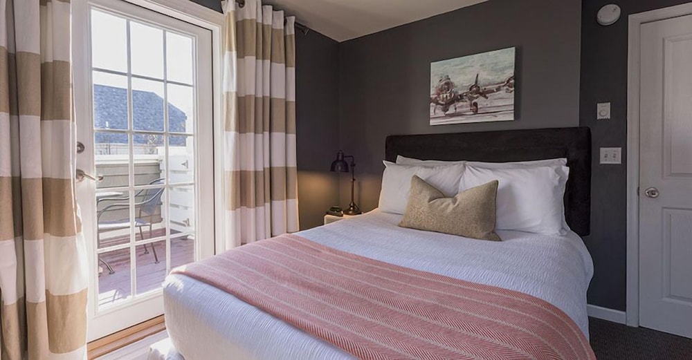 Room (25)