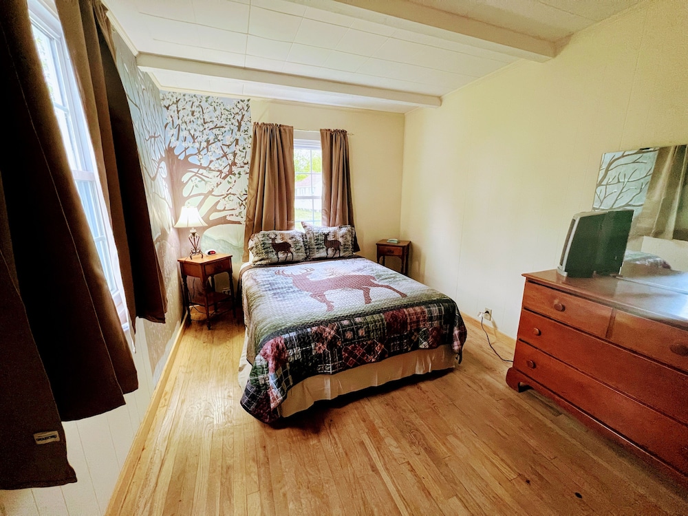 Traditional Cottage, 2 Bedrooms, Pets Allowed, Lakeside