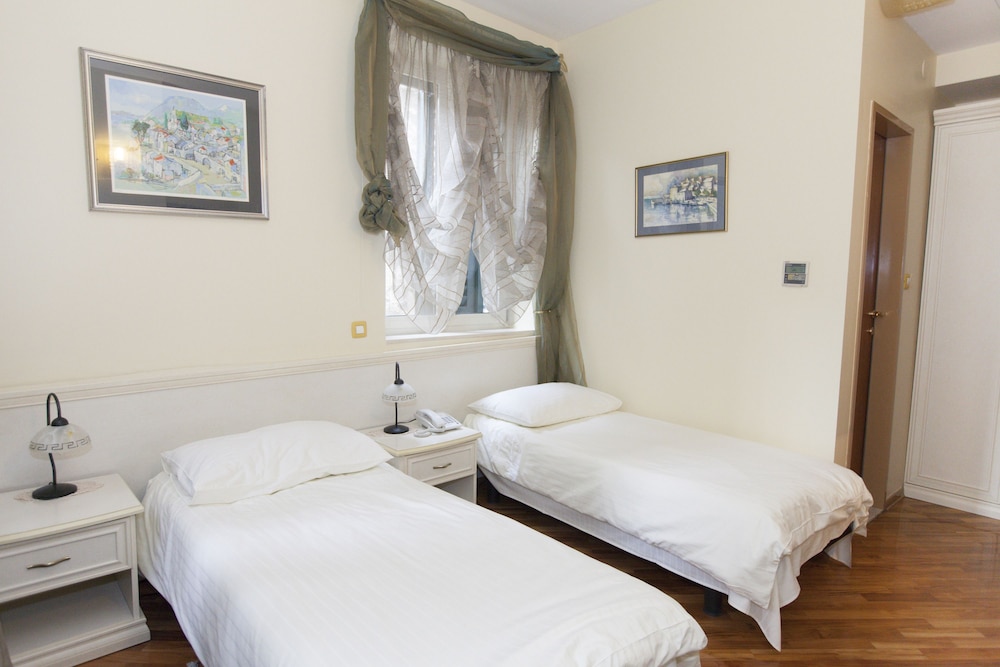 Double or Twin Room photo 2