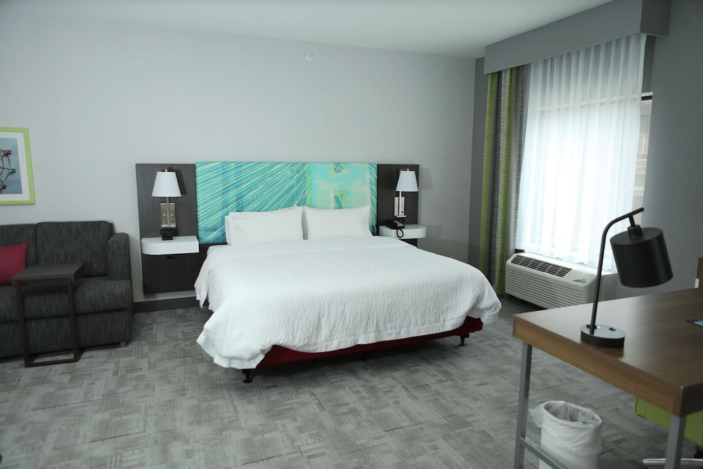 Studio, 1 King Bed, Accessible, Refrigerator & Microwave (Bathtub)