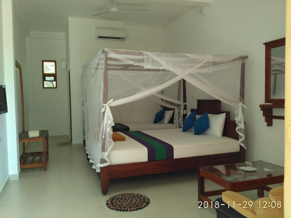 Deluxe Shared Dormitory with En-suite Bathroom