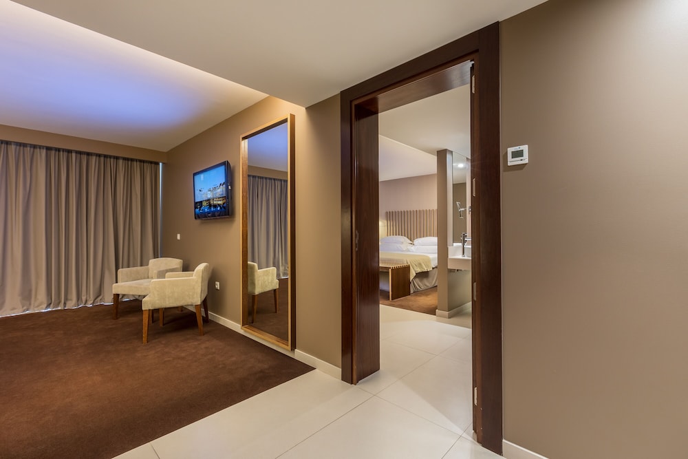 Suite, Balcony