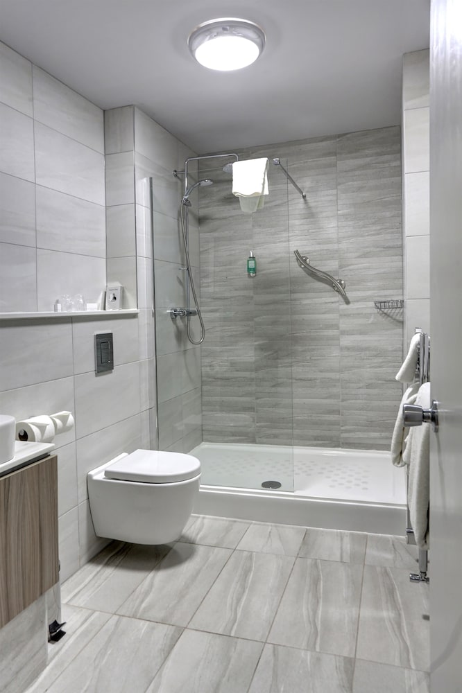 Standard Room, 1 King Bed, Non Smoking (Converts to 2 Twin Beds) - Photo 6