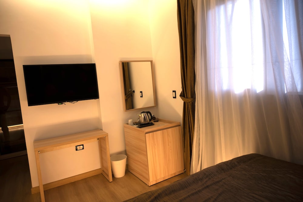 Deluxe Triple Room, City View photo 3