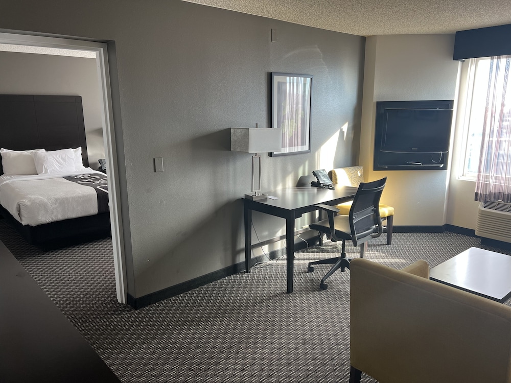 Suite, 2 Double Beds, Non Smoking - Photo 1