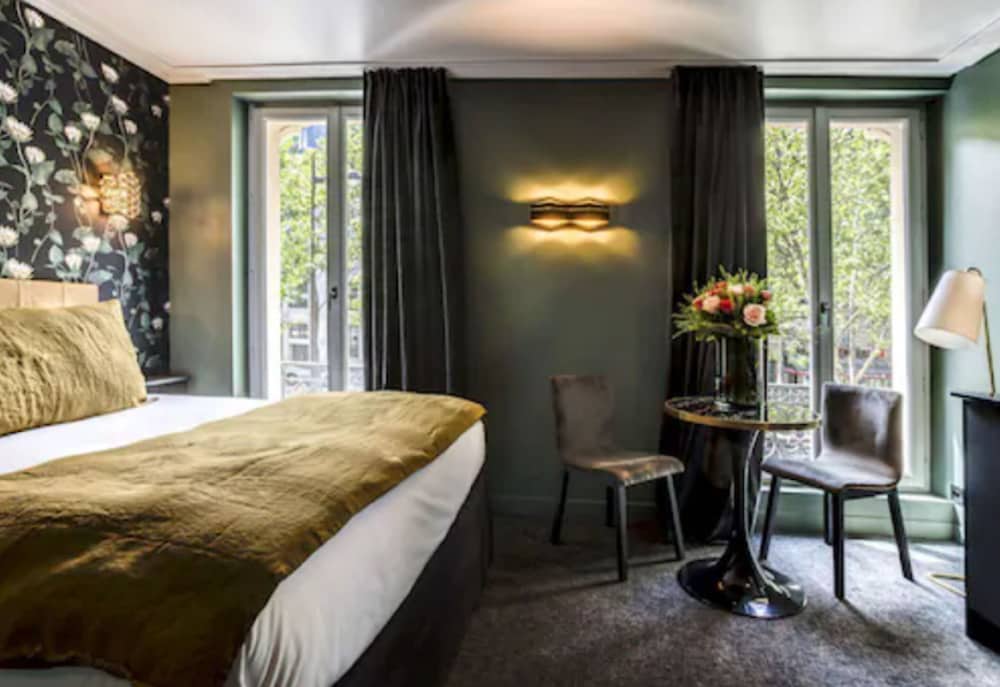 Deluxe room with Balcony and Eiffel Tower view photo 2