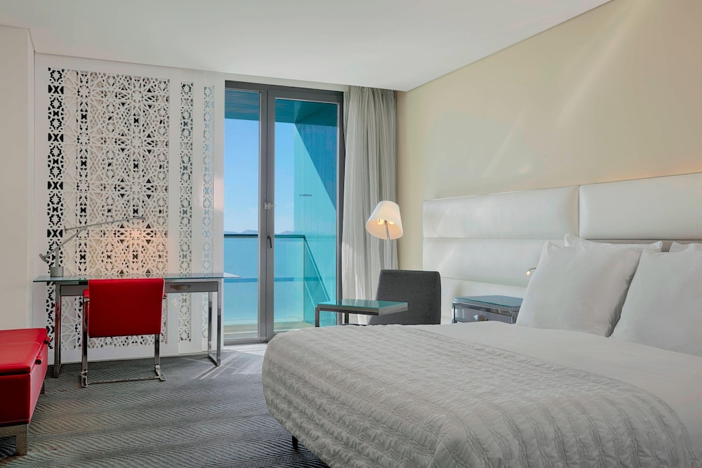 Deluxe Room, 1 Queen Bed, Balcony, City View