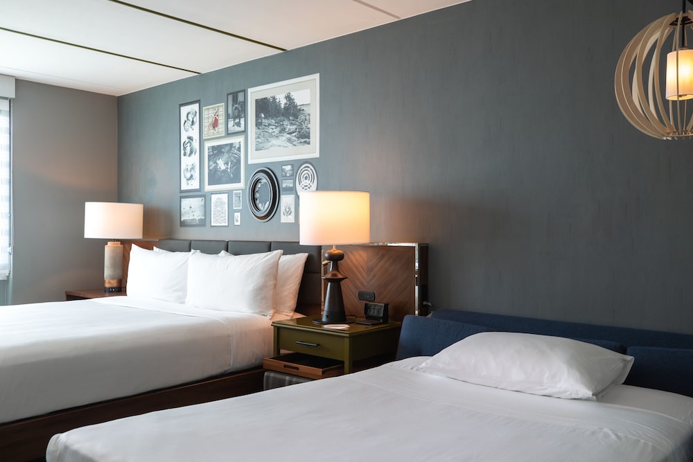 Junior Suite, 1 King Bed with Sofa bed - Photo 6