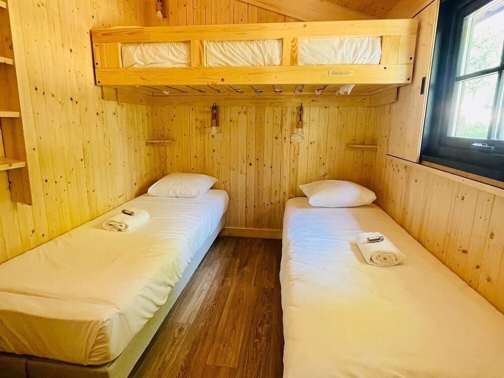 Deluxe Cabin photo 2
