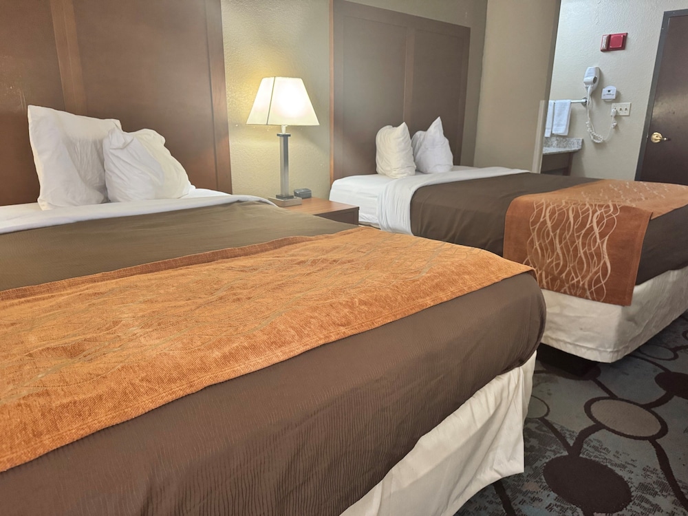 Deluxe Room, 2 Queen Beds, Accessible, Non Smoking (Mobility) - Photo 3
