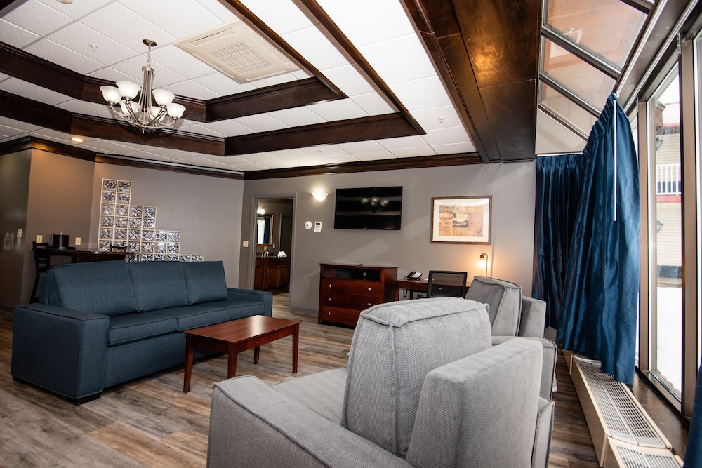 Suite, 1 King Bed, Non Smoking, Kitchenette