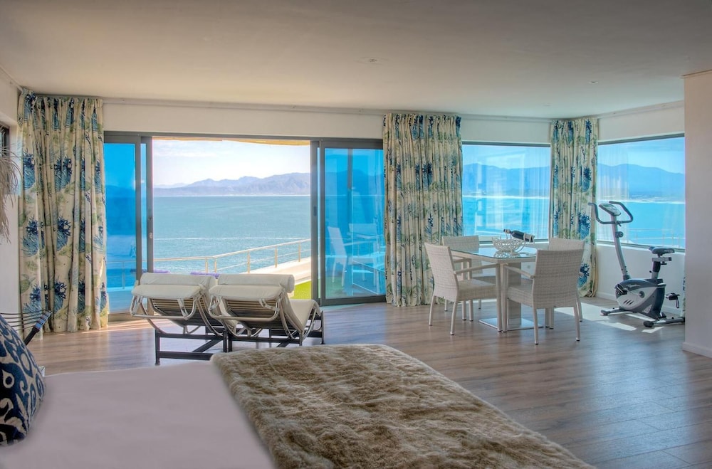 Seascape Penthouse Luxury - Photo 2