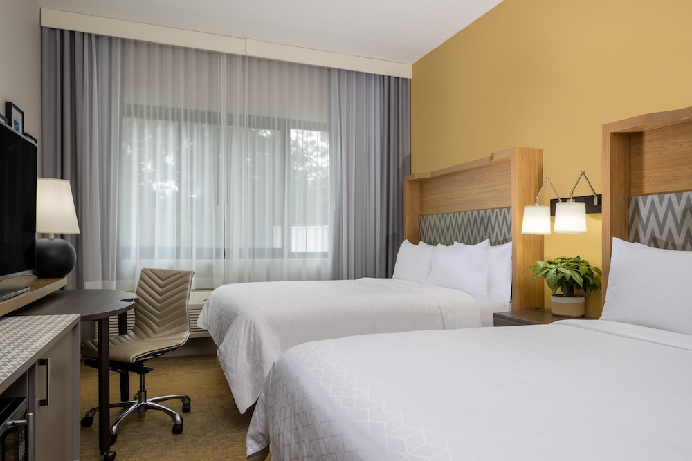 Standard Room, 2 Queen Beds - Photo 2