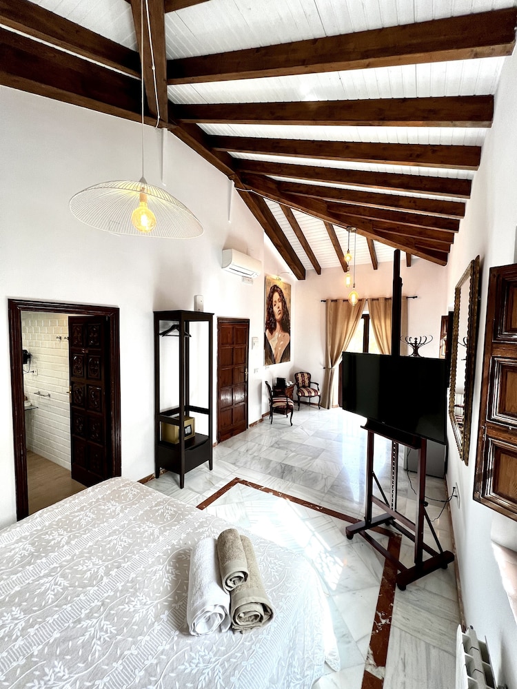 Deluxe Studio Suite photo 2