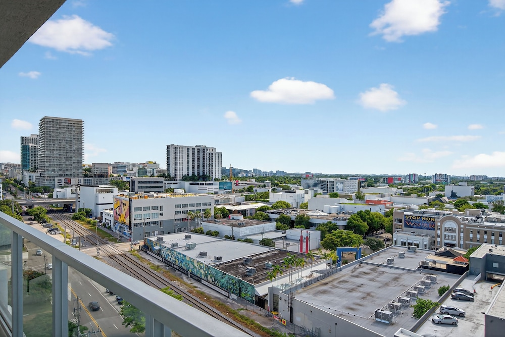 Comfort Condo, 2 Bedrooms, City View photo 2