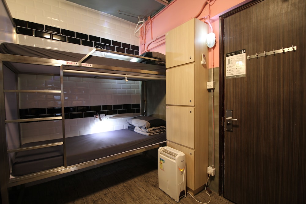 8 Person Mixed Dormitory (Shared Bathroom) photo 2