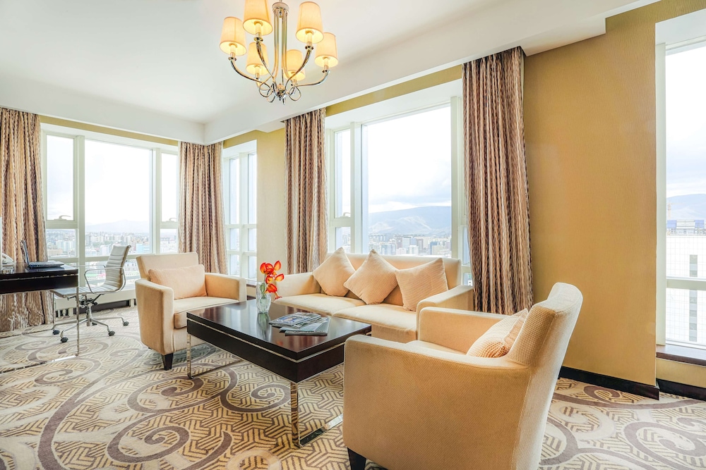 Suite, 1 King Bed, Smoking, City View