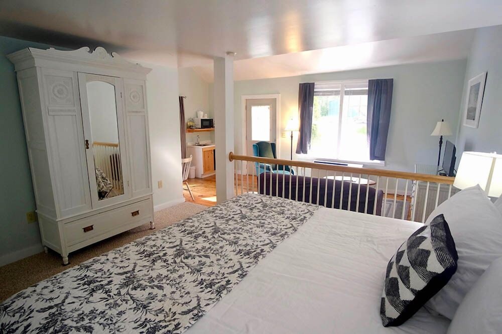 Cottage, 1 King, Jacuzzi Bath