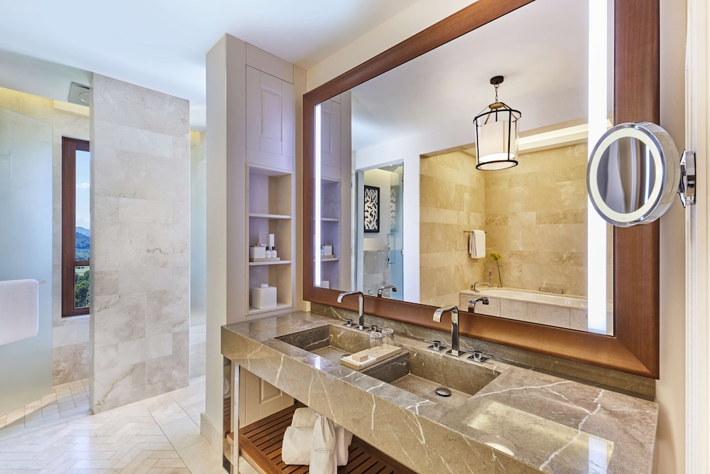 Junior Studio Suite, Resort View thumbnail 6