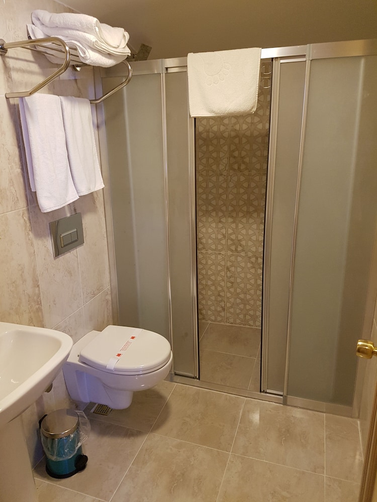 Basic Room, 1 King Bed, Sea View, Beachfront photo 2