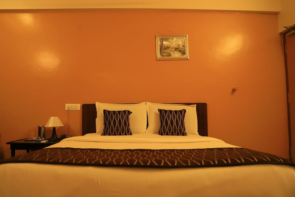 Deluxe Room, 1 Bedroom, Non Smoking, City View (Airconditioned) photo 2
