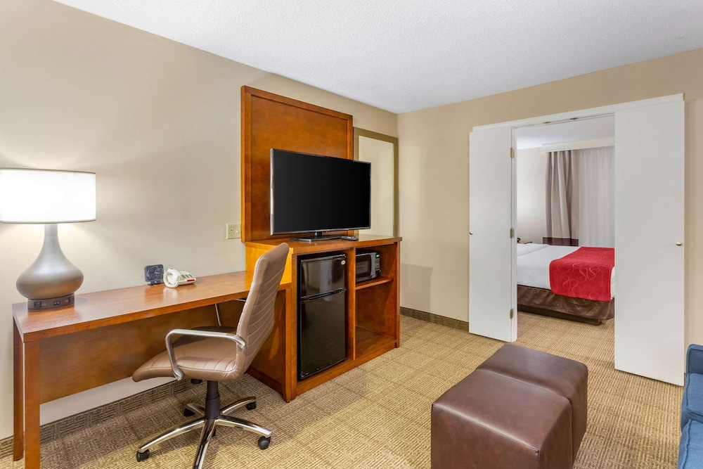 Business Room, 1 King Bed with Sofa bed - Photo 1