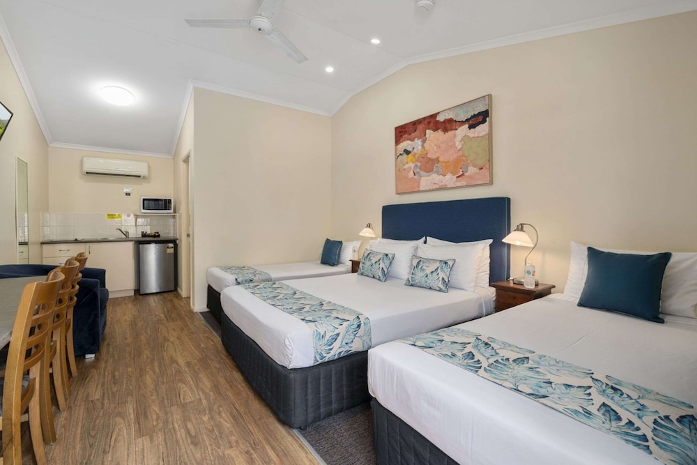 Family Room, Multiple Beds, Non Smoking, Kitchenette