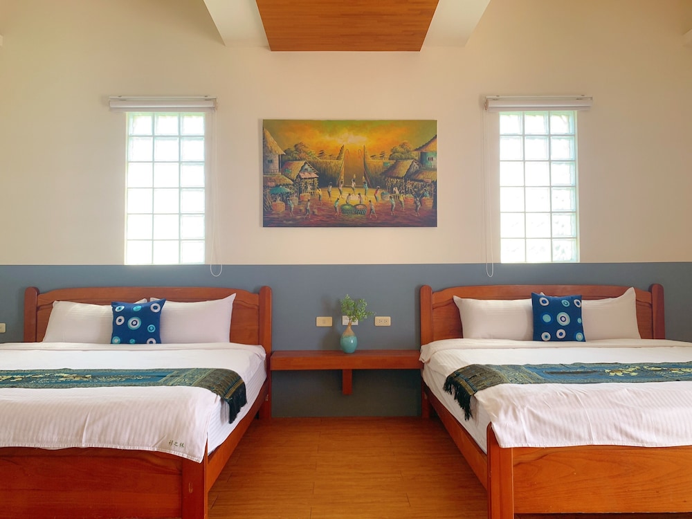 Standard Quadruple Room, 2 Queen Beds, Balcony photo 3