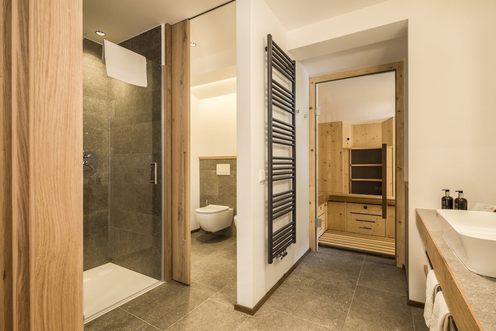 Exclusive Studio, 1 Queen Bed, Non Smoking, Garden View photo 3