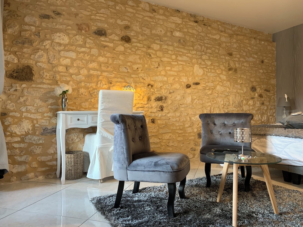 Comfort Room, 1 King Bed, Courtyard View (La Milande) photo 2