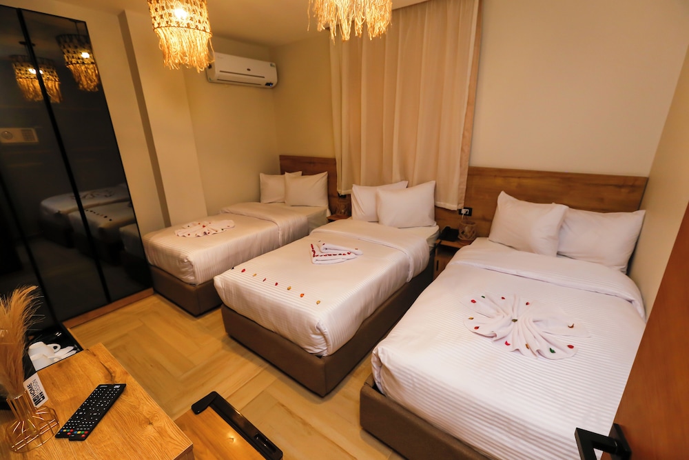 Standard Triple Room, 3 Twin Beds, Mountain View photo 1