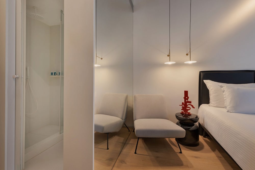 Deluxe Room, 1 Queen Bed, City View - Photo 4