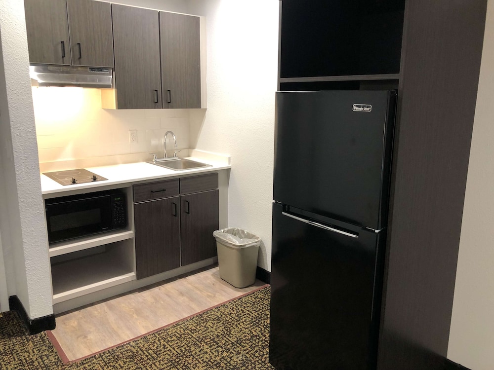 Standard Suite, 1 King Bed, Non Smoking, Kitchenette - Photo 4