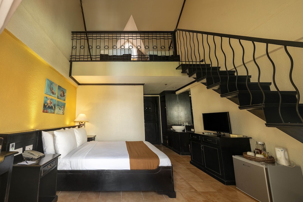 Superior Deluxe with Loft - Photo 1