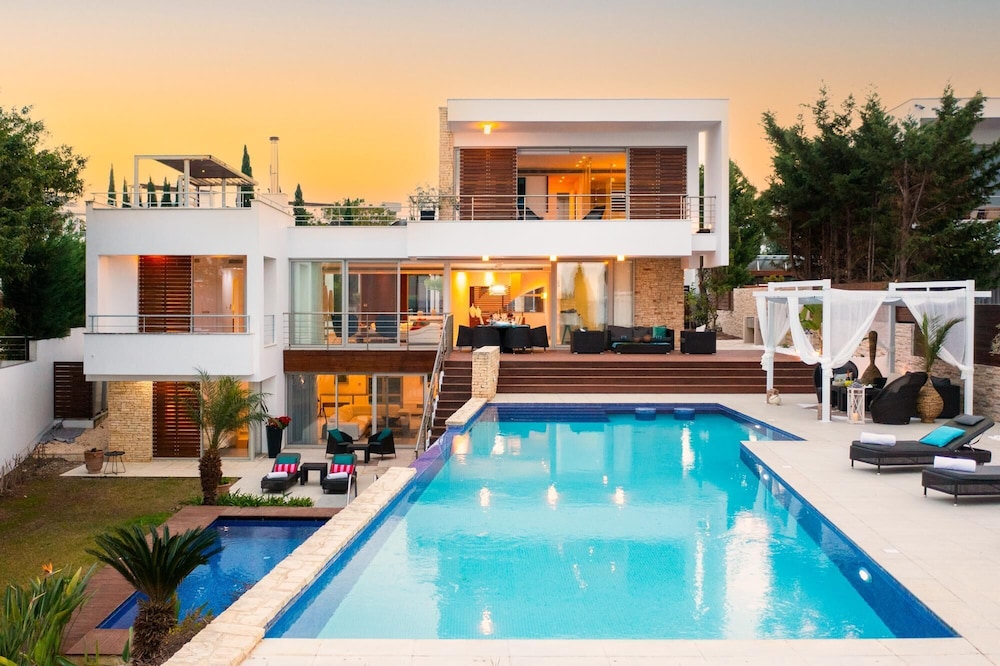 Villa photo 3