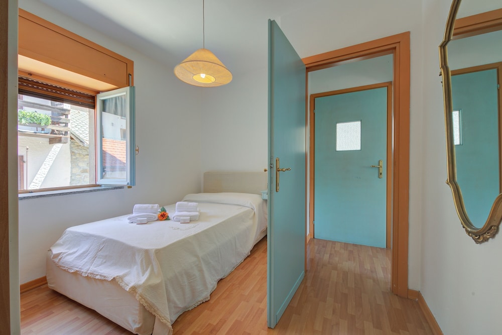 Family Apartment, 1 Bedroom, Mountainside (Oasi Di Pace Lake View Balcony) photo 1
